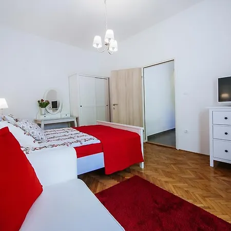 דירה Jadera